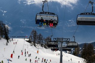 Les grandes régions de ski comme le Valais et les Grisons ont enregistré des résultats supérieurs à l'année passée (archives). KEYSTONE/JEAN-CHRISTOPHE BOTT